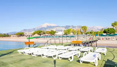 Queen's Park Le Jardin Resort