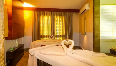 Queen's Park Le Jardin Resort