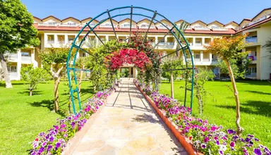 Queen's Park Le Jardin Resort