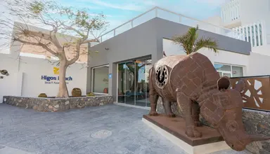 R2 Higos Beach Apartments