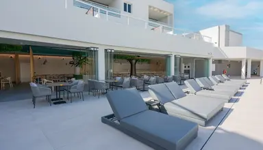 R2 Higos Beach Apartments