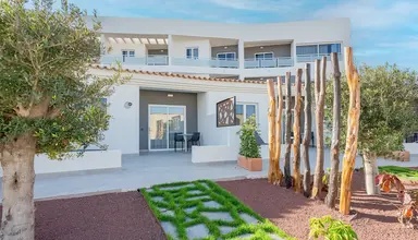 R2 Higos Beach Apartments