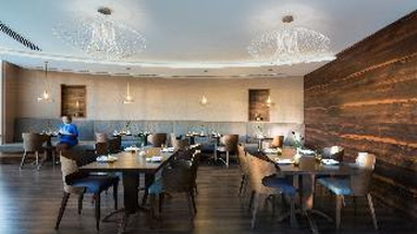 Radisson Blu Waterfront Dubai