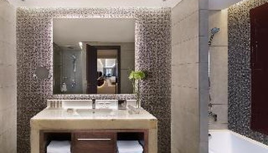 Radisson Blu Waterfront Dubai