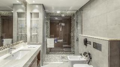 Radisson Blu Waterfront Dubai
