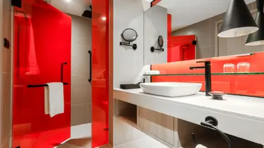 Radisson RED