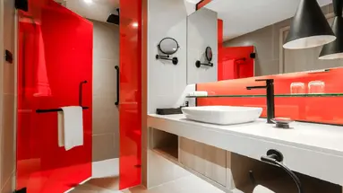Radisson RED