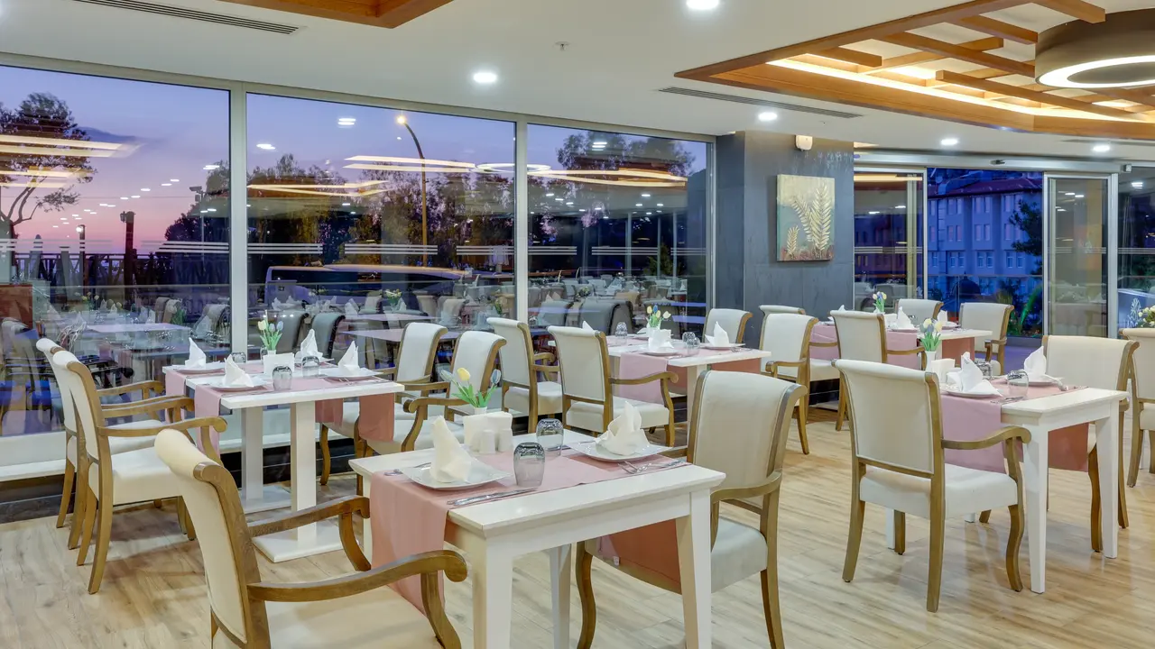 Ramada Hotel & Suites