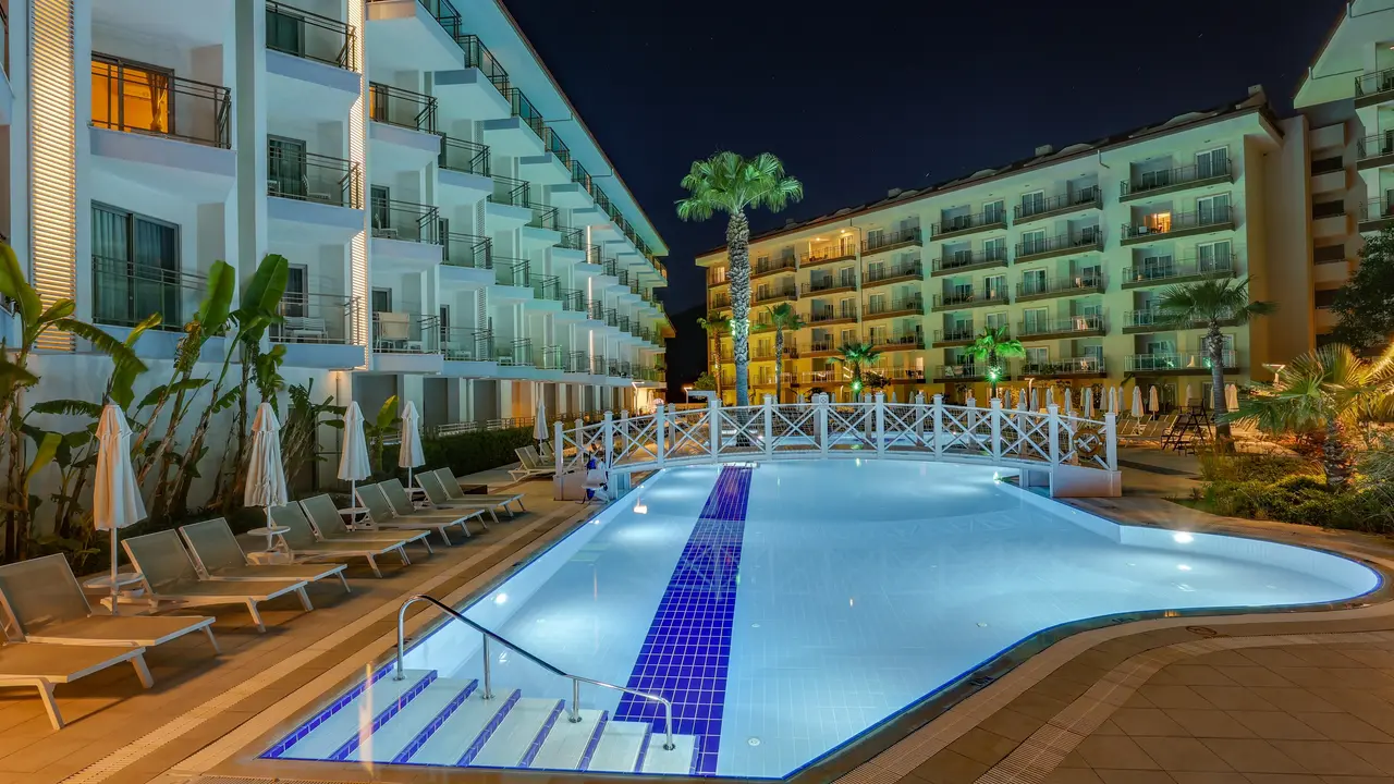 Ramada Hotel & Suites