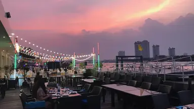 Ramada Plaza Menam Riverside