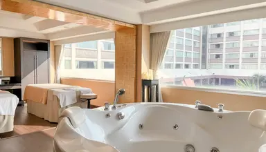 Ramada Plaza Menam Riverside