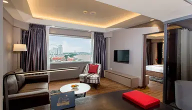 Ramada Plaza Menam Riverside