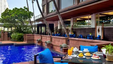 Ramada Plaza Menam Riverside