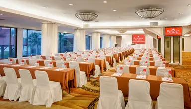 Ramada Plaza Menam Riverside
