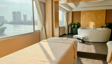 Ramada Plaza Menam Riverside