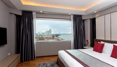 Ramada Plaza Menam Riverside