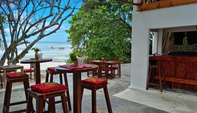 Red Monkey Beach Lodge