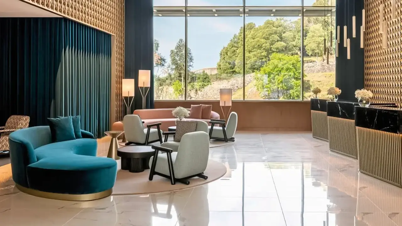 Renaissance Porto Lapa Hotel