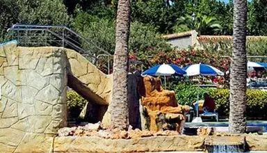Rh Corona del Mar