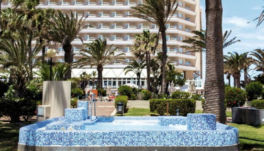 Riu Oliva Village