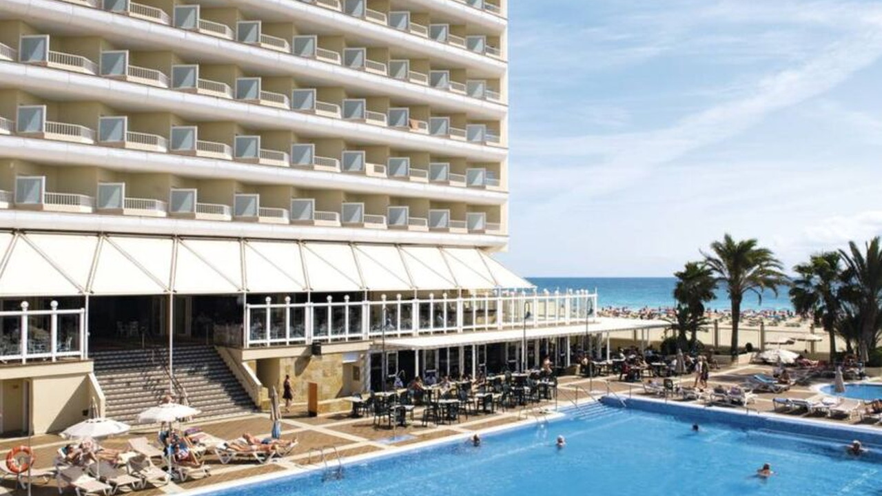 Riu Oliva Village