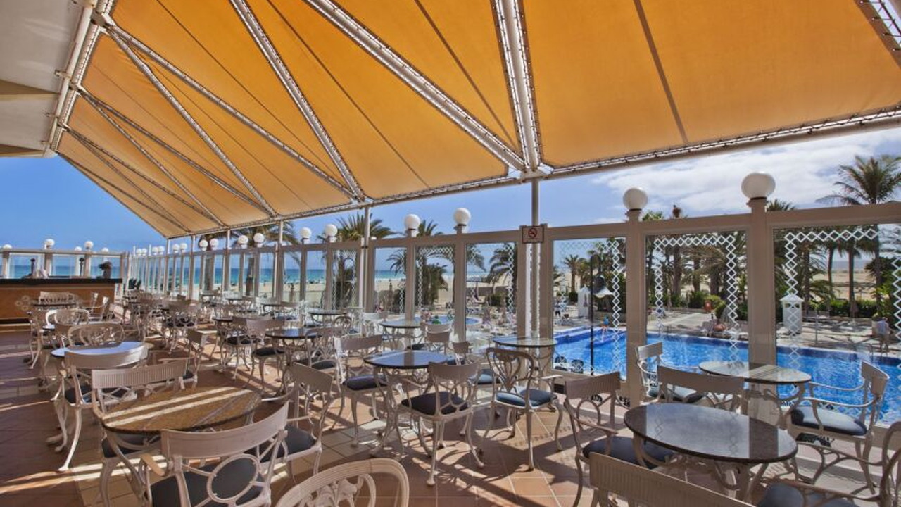 Riu Oliva Village