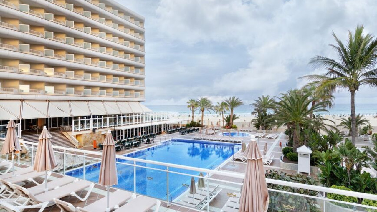 Riu Oliva Village