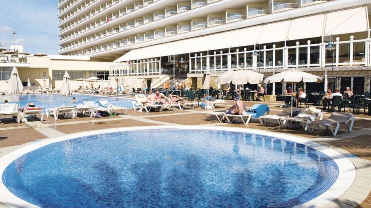 Riu Oliva Village