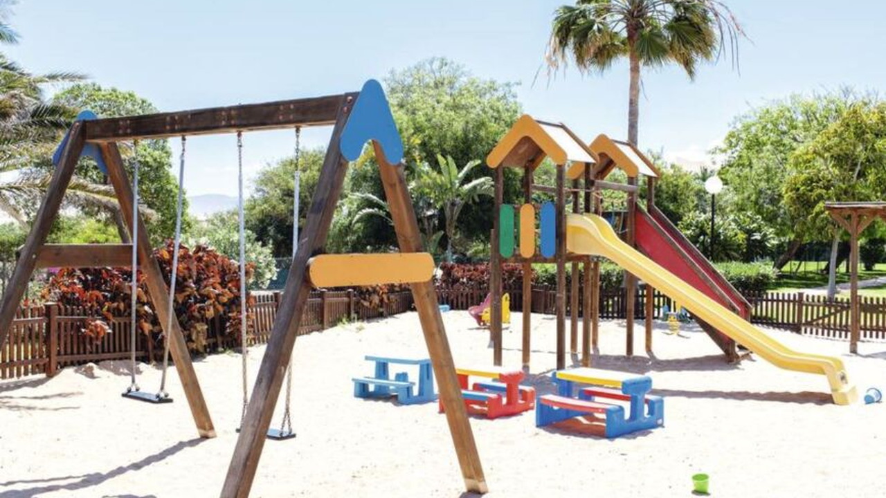Riu Oliva Village