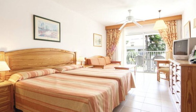 Riu Oliva Village