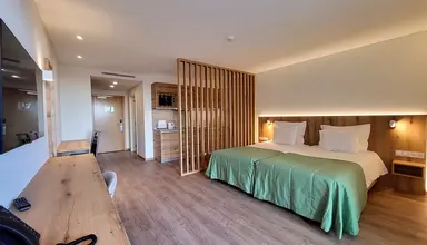 Roca Mar Royal Orchid