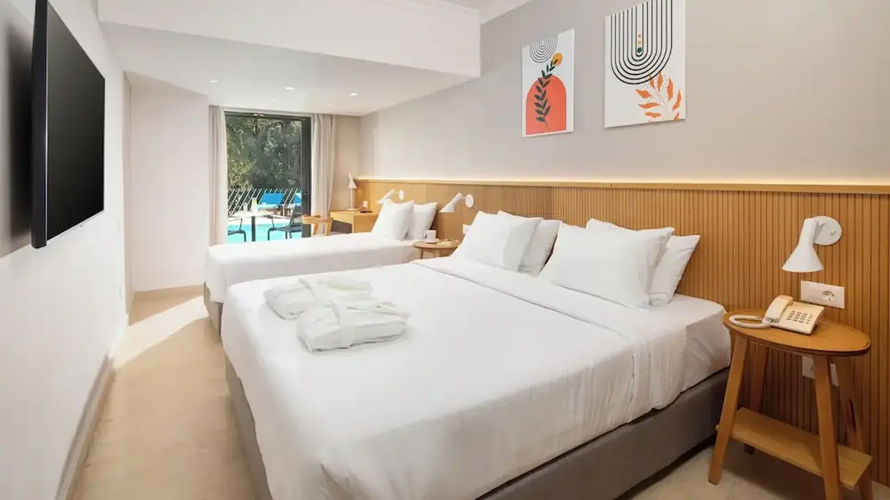 Roda Beach Resort & SPA