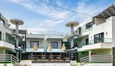 Romanias Apartments