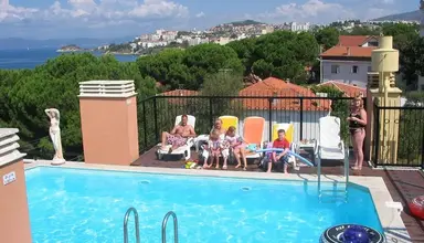 Rosy Suites