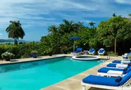 Round Hill & Villas