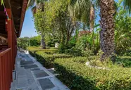 Roussas Studios and Apartments