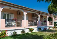 Roussas Studios and Apartments