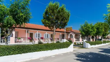 Roussas Studios and Apartments