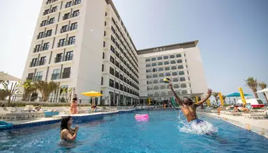 Rove La Mer Beach