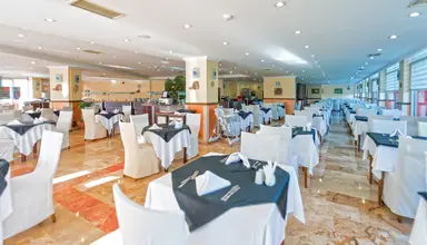 Royal Atlantis Beach