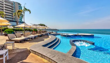 Royal Cliff Beach