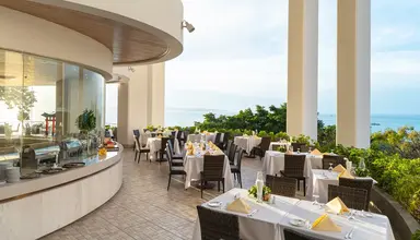 Royal Cliff Wing Suites & Spa