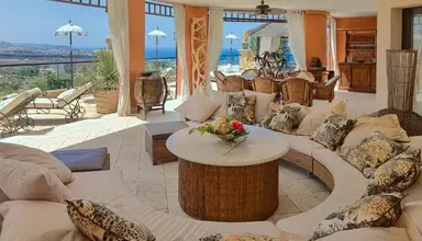 Royal Garden Villas