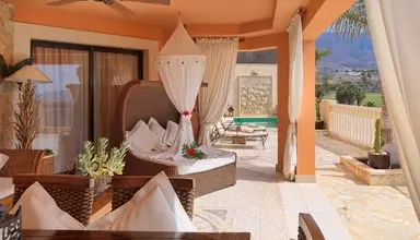 Royal Garden Villas