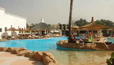 Royal Mirage