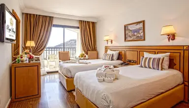 Royal Mirage