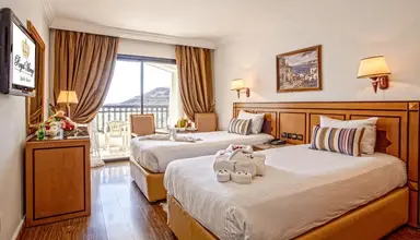 Royal Mirage