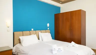 Royal & Suites (Polichrono)