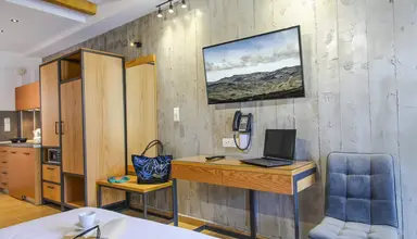 Royal & Suites (Polichrono)