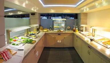 Royal & Suites (Polichrono)